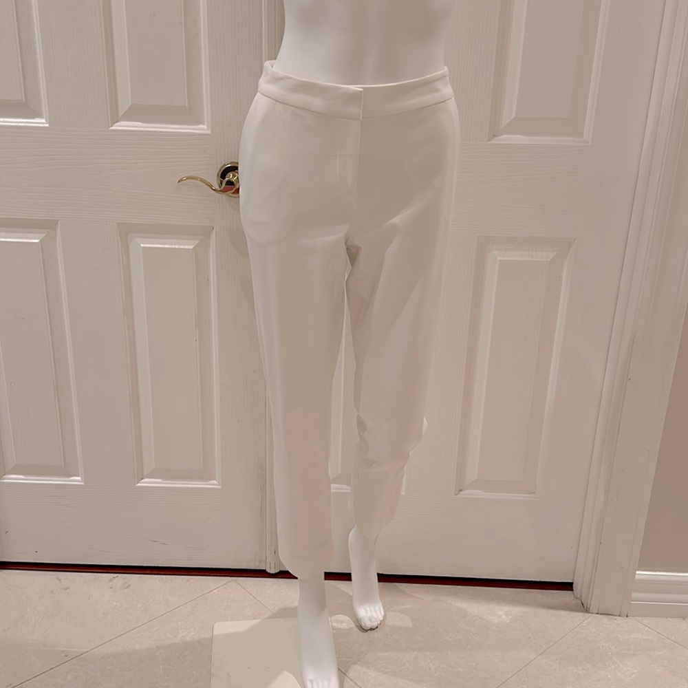 DVF White Pants size 6 with tapered legs and side zipper